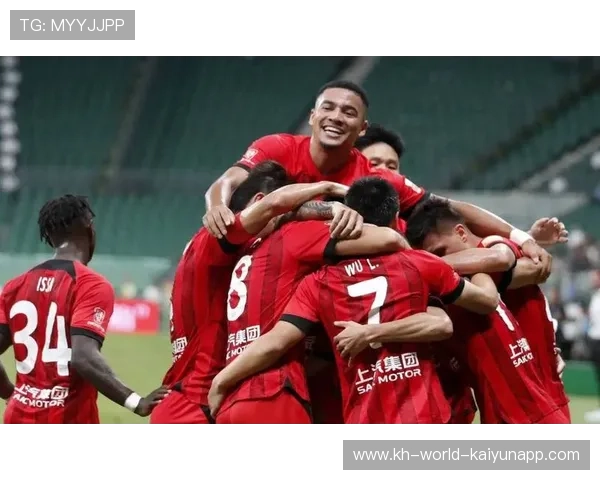 新赛季中超强队洗牌外援发威国脚回暖争冠格局生变引发球迷热议风暴 新赛季中超强队洗牌外援发威国脚回暖争冠格局生变引发球迷热议风暴