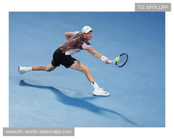 网球名将梅德韦杰夫成功卫冕上海大师赛冠军 强势表现引发全球热议