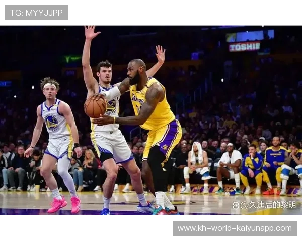 詹姆斯关键时刻爆发湖人力克勇士掀起西部排名震荡冲击季后赛格局