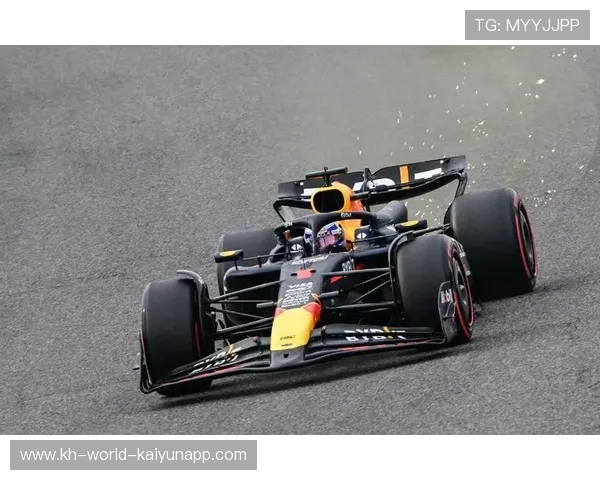 F1赛季最新动态：红牛车队在阿联酋大奖赛中再次展现强大统治力