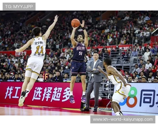 季后赛争夺白热化多队冲刺联盟格局再度生变
